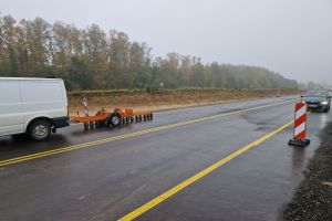 20231025_km31+500_pomiar równości na warstwie wiążącej.jpg