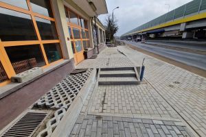20250312_ul. Kolejowa _wykonywanie robót brukarskich.jpg