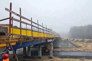 20231120_zakończenie montazu desek gzymsowych na jezdni prawej obiektu WŁ-1.jpg